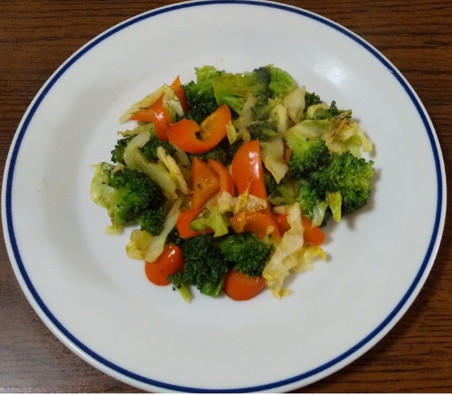 ブロッコリー・キャベツ・パプリカの塩麹炒め