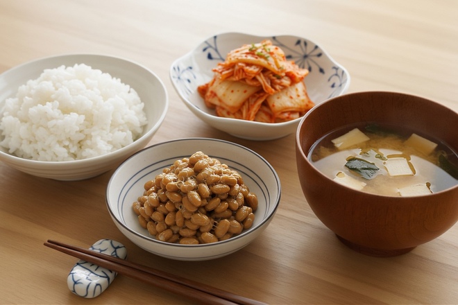 味噌汁＋納豆