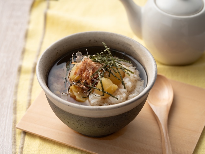 追い削り節で風味抜群！出汁香る栗ご飯茶漬け
