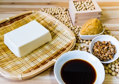 更年期障害の症状を改善する栄養素と食材