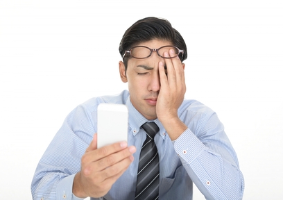 スマホ使用で目の疲れ？「目のピント調節」の機能性表示食品が味方に