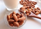 アーモンドミルクは朝飲むのがベスト？アーモンドの驚くべきアンチエイジングと病気予防効果