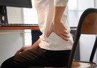 デスクワークによる腰痛を改善！自宅のベッドでできる簡単ストレッチ5選