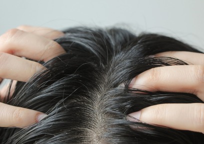 頭皮ケアに興味・関心がある女性を聞きました、髪の悩みと頭皮の悩みはどっちかが多い?
